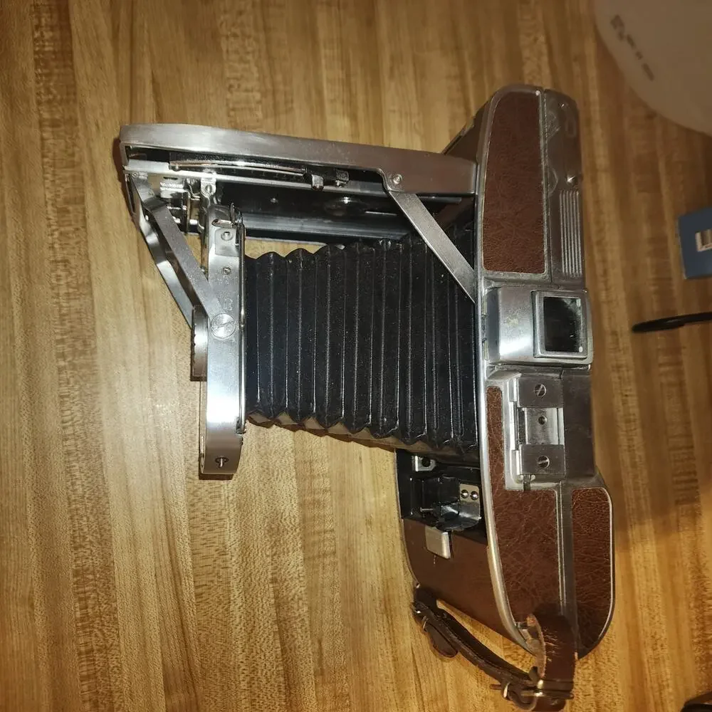 VINTAGE POLAROID LAND MODEL 95 COLLECTIBLE CAMERA with meter